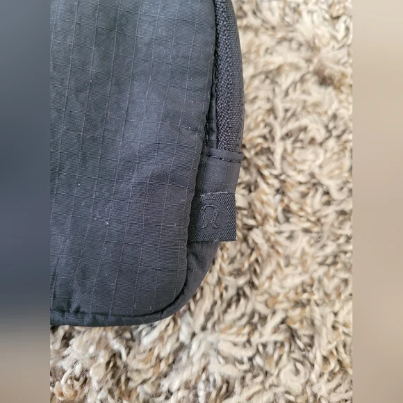 LULULEMON Mini Belt Bag - Picture 5 of 7